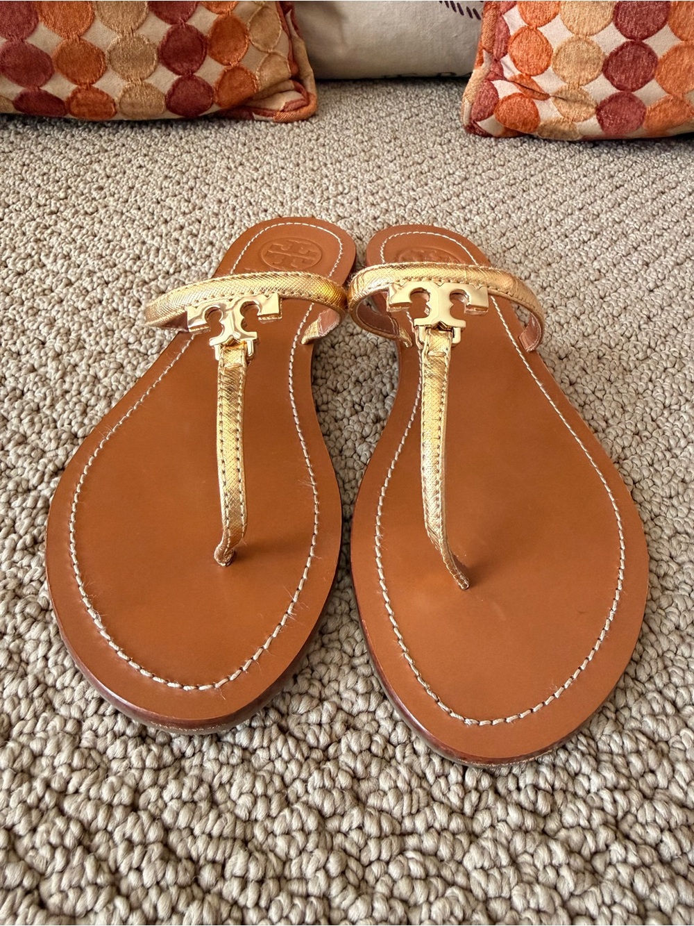 Tory Burch Gold T Metallic Gold Leather Thong Sandals with Tan Footbed Size 7.5 - Picture 6 of 8
